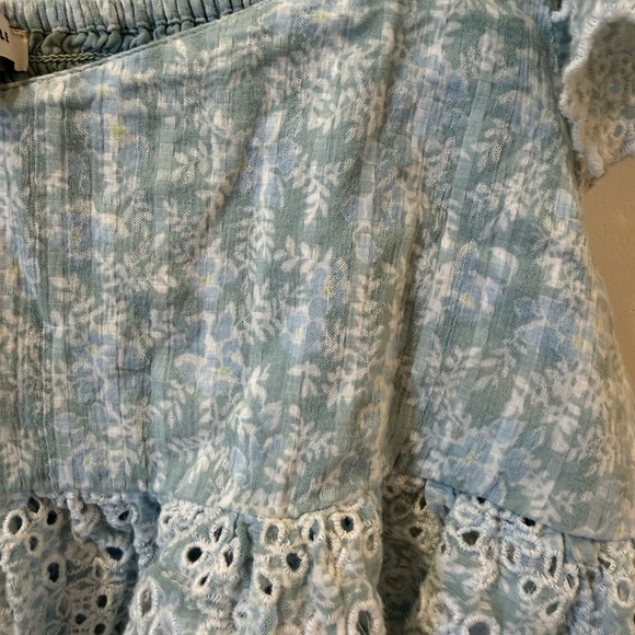 AE Blouse - Picture 2 of 9